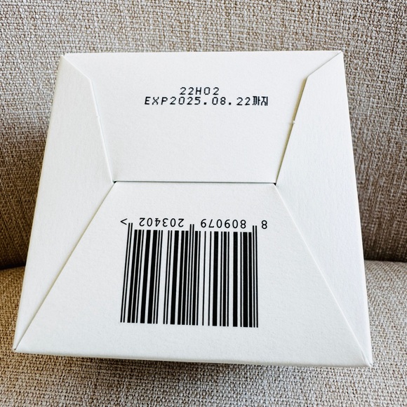 The Pure Lotus Jeju Lotus Leaf Revitalizing Cream. Korean Skincare - Picture 9 of 12